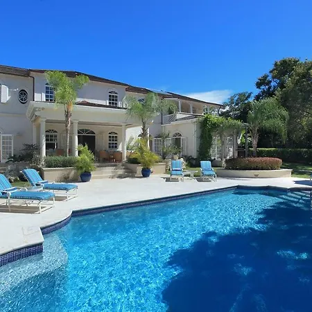 Luxurious And Spacious 5 Bedroom Villa